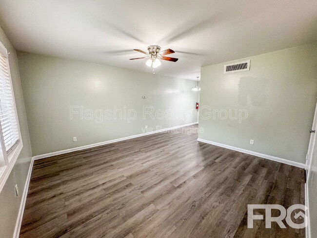 Photo - 111 W 15th St