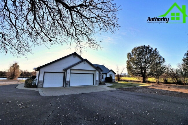 Building Photo - 21789 Seven Lakes Ln Rental