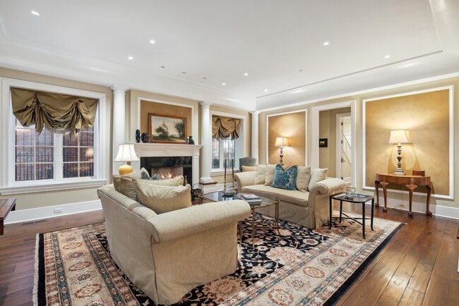 Photo - 446 W Huron St