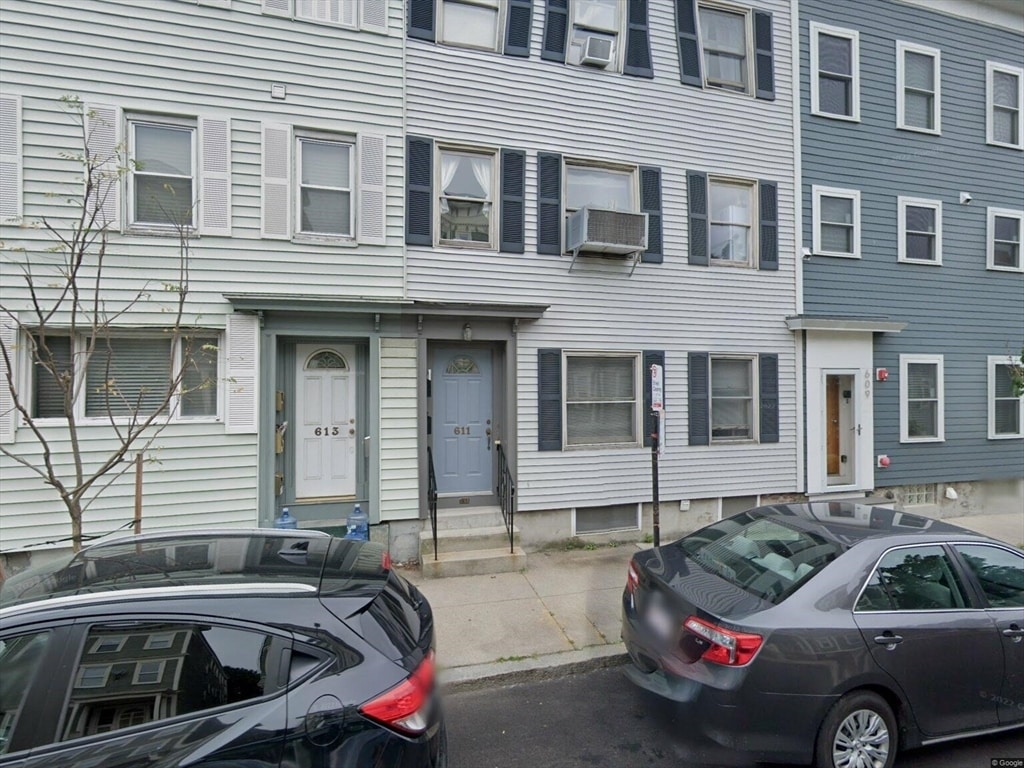 Photo - 611 E 2nd St