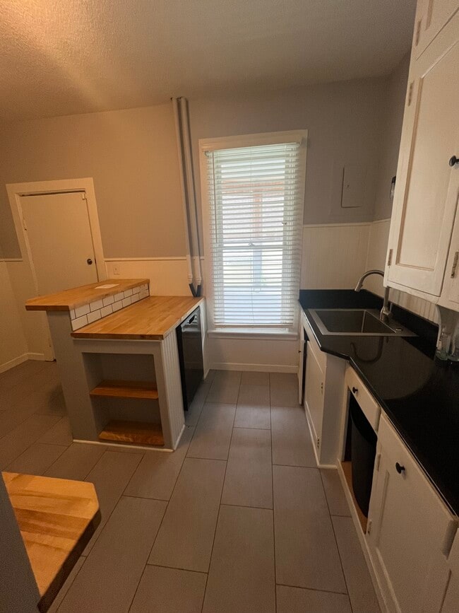 Building Photo - 697 5th St E Rental
