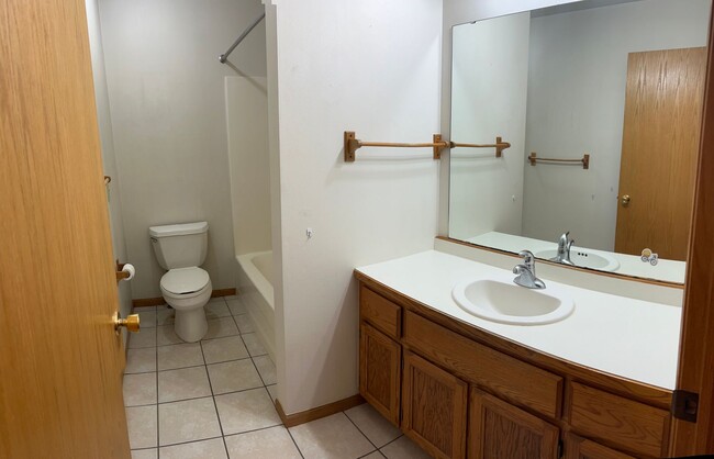 2 Bedroom Twin Home - 2 Bedroom Twin Home
