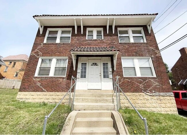 Building Photo - 221 Sterrett St Unit 3