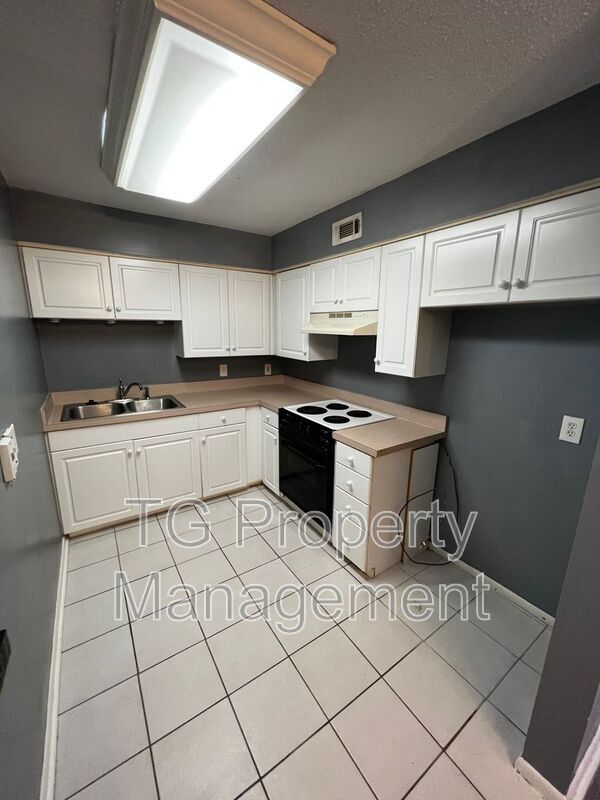 Photo - 402 Lower 8th Ave