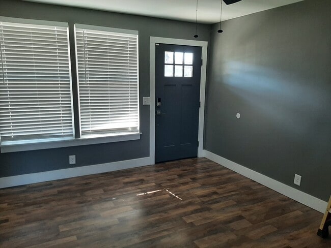 Photo - 234 Santa Monica Blvd