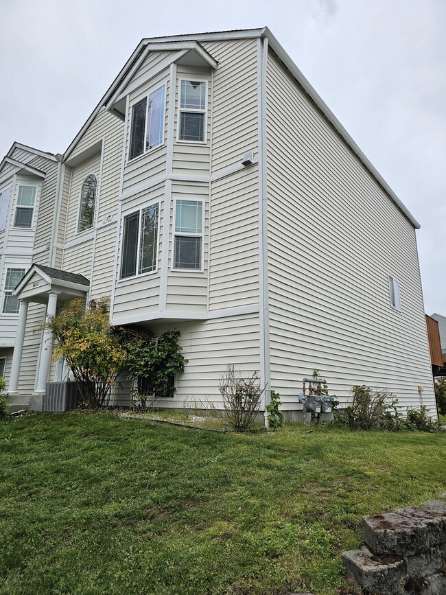 Exterior - 8413 13th Ave SE Townhome