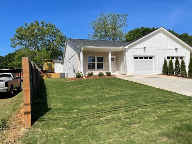 Building Photo - Brand New Twin Home