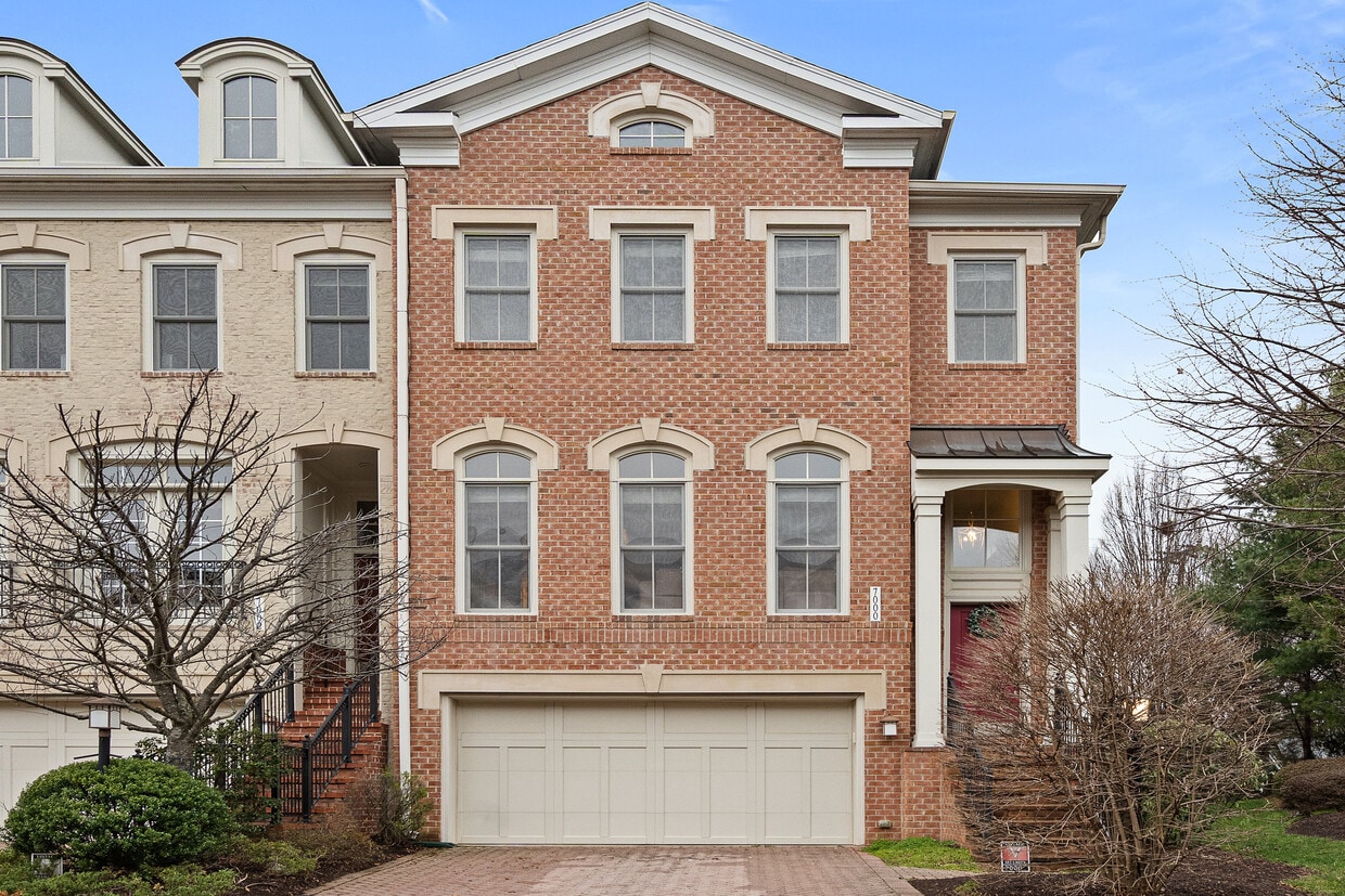 Photo - 7000 Eastern Red Cedar Ln (McLean, VA)