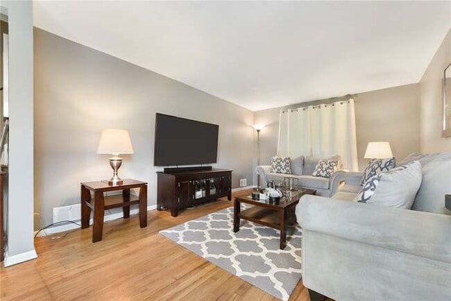 Photo - 3943 Boulevard Dr