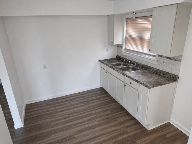 Photo - 18884 Bloom St