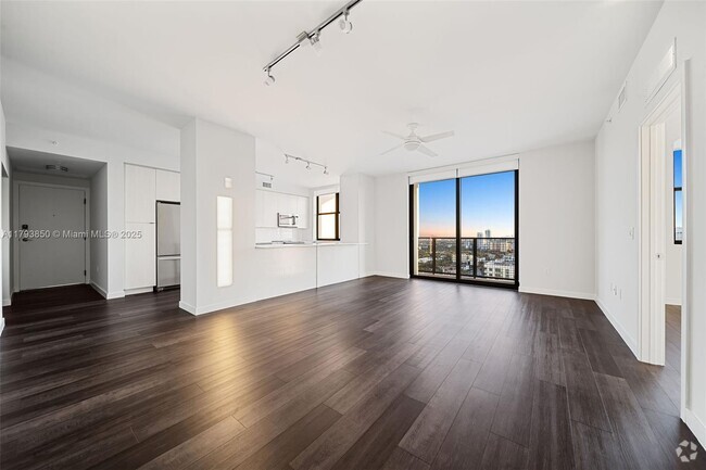 Building Photo - 555 NE 8th St Unit 1501 Rental