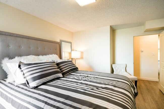 Photo - Centennial West