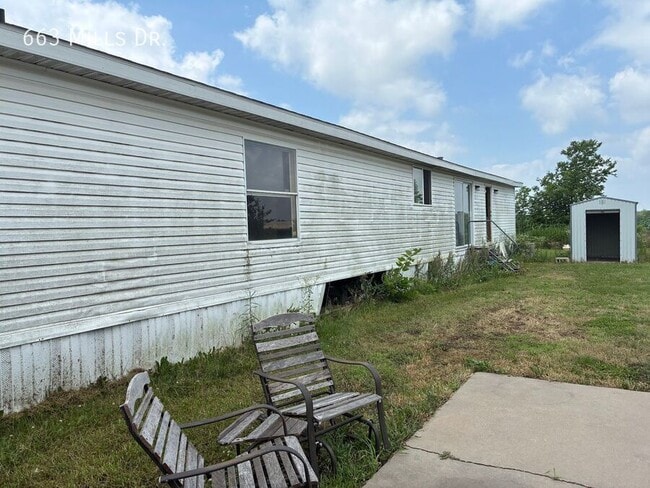 Photo - 663 W Mills Dr