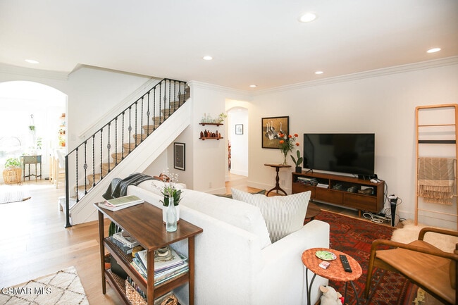 Photo - 947 Driftwood Cir