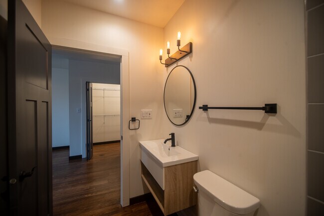 Photo - 2045 Calvert St Unit Floor 2