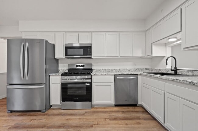 Photo - 2311 W Oakwood Rd