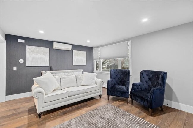 Photo - 306 Plantation St Unidad 1