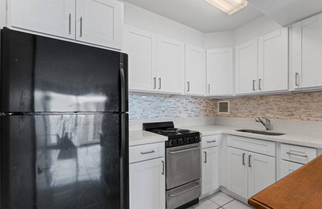 Photo - The Townhouse 1 Bed, 1 Bath, 1 Covered Parking with A/C Unit 1002