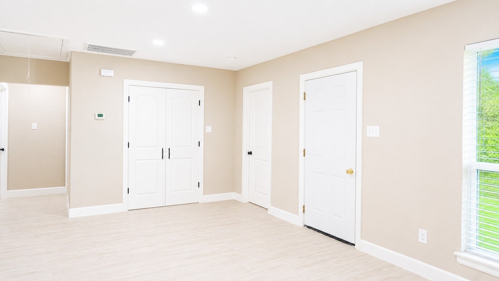 Photo - 1206 Pinewood Ln