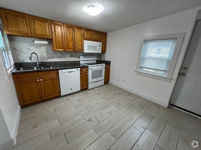 Building Photo - 23 Myrtle St Unit 2/F Rental