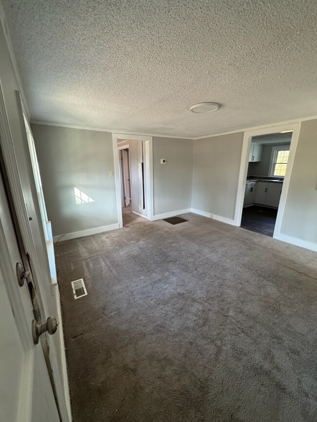 Photo - 302 Sunny Ln