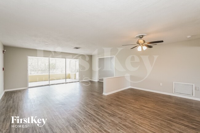 Photo - 319 Scott Ct