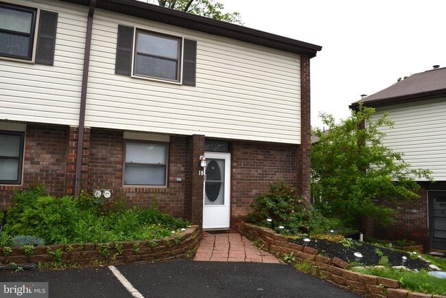 Photo - 18 Concord Pl Townhome