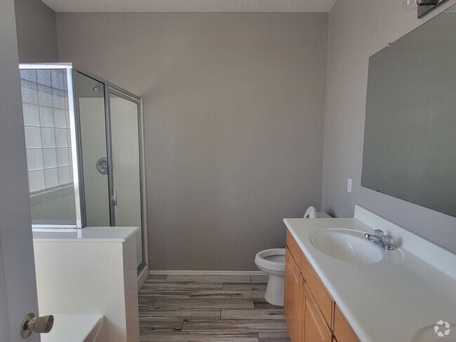 Building Photo - beautiful home 3b 2 bath home with den