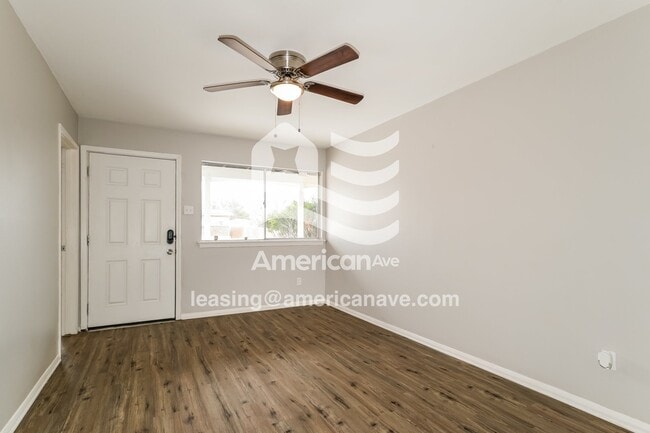 Photo - 690 Loyola Dr