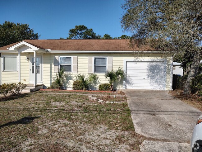 Building Photo - Cozy Retreat in the Heart of PCB! *1/2 Off... Rental