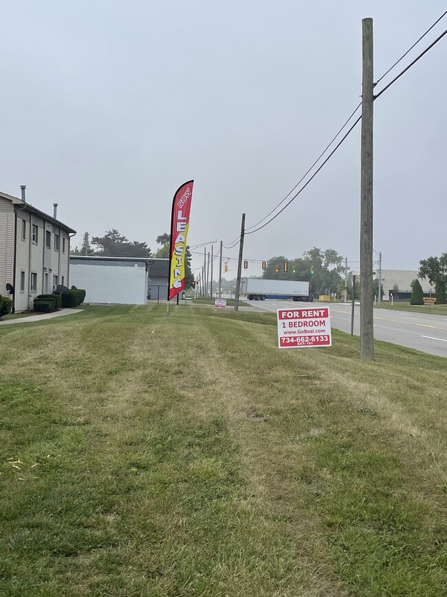6311 6353 Middlebelt Rd