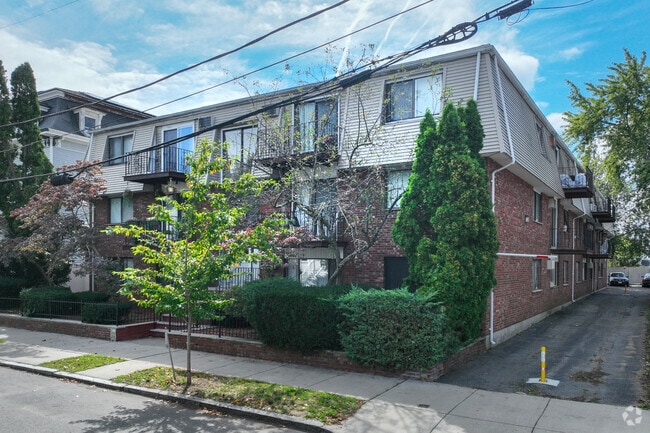 Building Photo - 20 Park St Rental