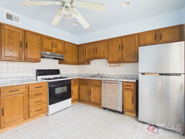 Photo - 755 Dulles Rd