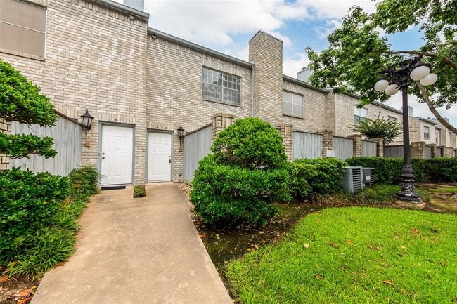 Building Photo - 368 Wilcrest Dr Rental