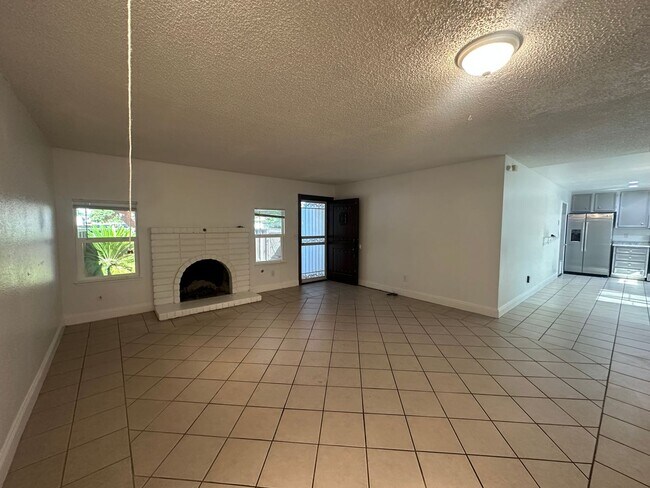 Photo - 308 N Riverside Dr