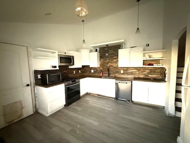 Photo - 4 bedroom home in Spring Creek with garage