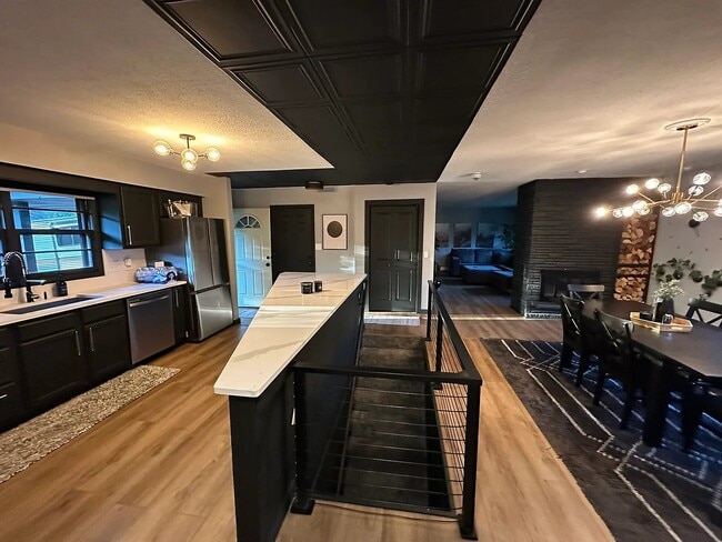 Photo - 2490 Quail Ave N