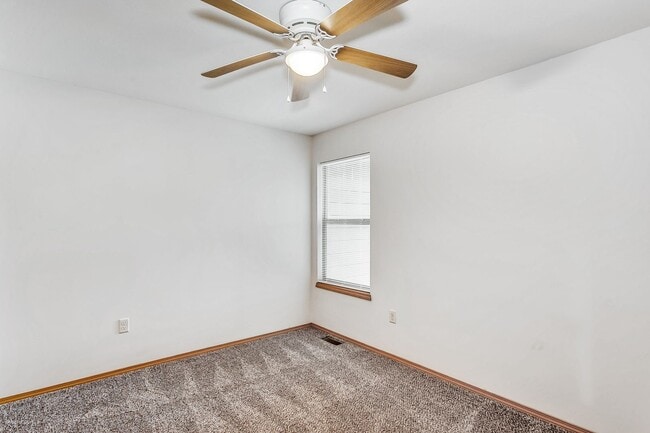 Photo - Spacious 3 bedroom 2.5 bath townhouse in Derby available NOW!