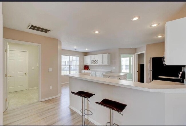 Building Photo - 5172 Vinings Bend Unit 5172C