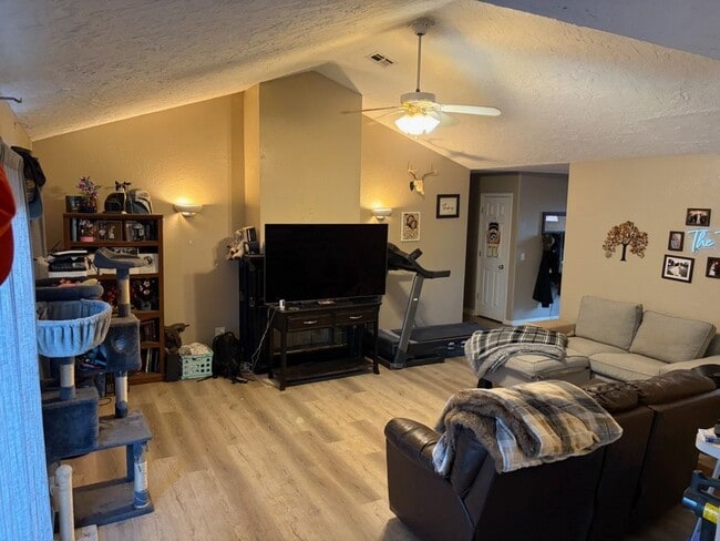 Photo - 2202 N Benjamin St