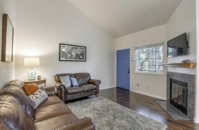 Photo - 977 Warburton Ave