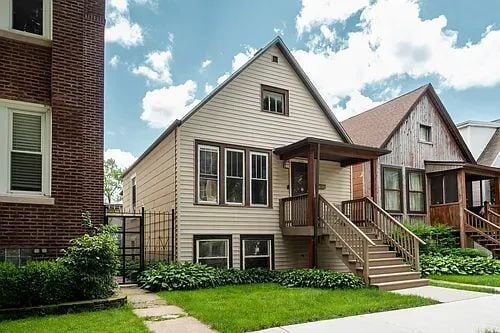 Beautiful 4 Bed 2 Bath home in the heart of Irving Park! - Beautiful 4 Bed 2 Bath home in the heart of Irving Park!