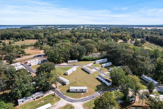 Photo - Updated 2BR/1BA Trailer in Muscle Shoals –...