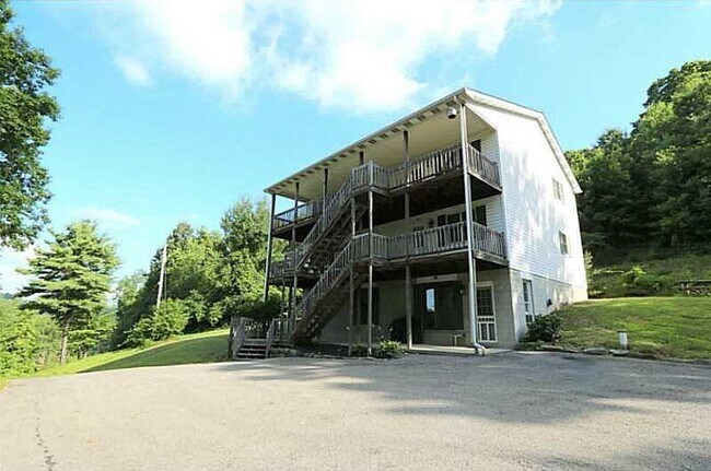 Building Photo - 363 Perry Hwy Rental