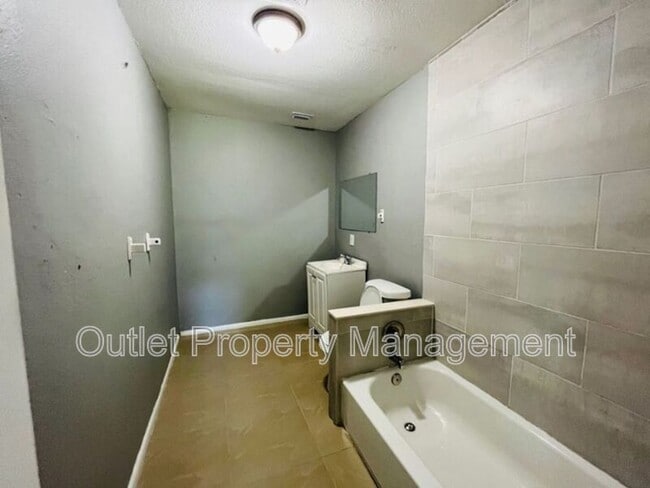 Photo - 918 E 10th St Unidad 918A