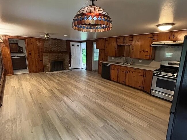 Photo - 1705 Lotus Ln