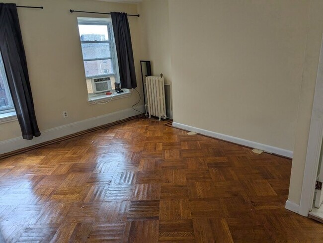Building Photo - 239 W Newton St Unit 8 Rental