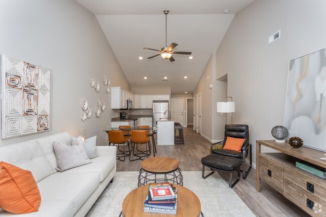 2BR, 2BA - 1150 SF
