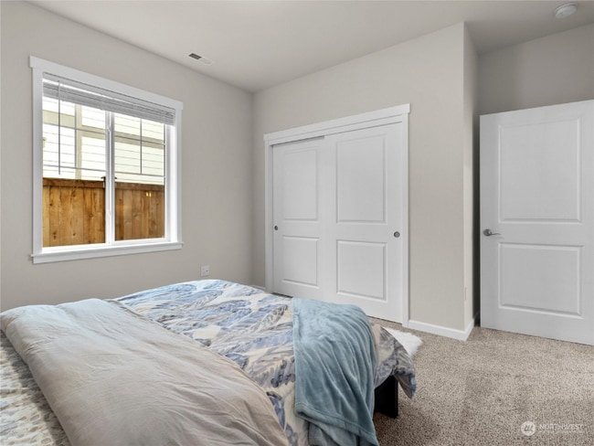 Photo - 2212 Village St NE