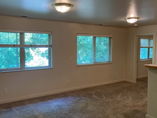 West facing windows with blinds - 607 Professional Dr Unit Apt. C